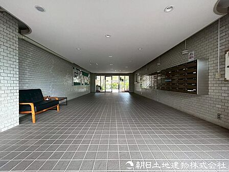 【ロビー】毎日、沢山の来訪者様、居住者様を快適に気持ちよくお過ごしいただける空間がここにはあります。