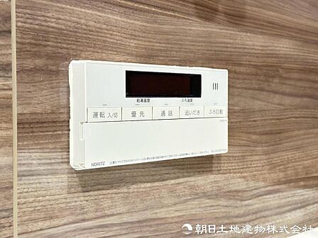 ご家族の入浴時間が異なる日も、追い焚き機能でいつでも適温のお湯に。時間を気にせず温かなバスタイムを楽しめます。ご家族みんなが快適に入浴できます。
