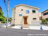 リビング/ダイニング：緑豊かな住環境で、毎日のお散歩や休日の散策も心地よく楽しめます。季節の移ろいを身近に感じながら、穏やかな暮らしが叶います。自然を身近に感じる穏やかな住環境です。