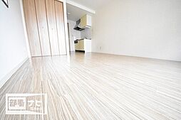 BELLAGIO 102号室 1階ワンルームのリビング/ダイニング