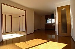 ドルフ東久万 102号室 1階2LDKのリビング/ダイニング