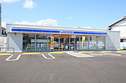 ローソン高知中久万店(コンビニ)まで201m