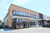 ダイソーサニーマート山手店(その他)まで975m
