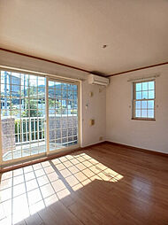 シューペルヴ・ロジュマン 101号室 1階2LDKのリビング/ダイニング