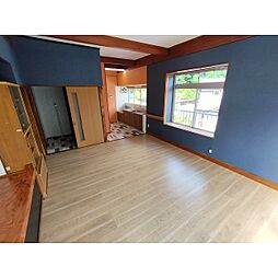 エコランチマーケット山寺貸家2 4LDKのリビング/ダイニング