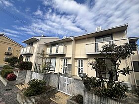 メゾンド浜田 C ｜ 愛媛県松山市正円寺2丁目3-17（賃貸タウンハウス4SDK・1階・78.02㎡） その1