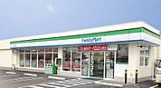 ファミリーマート 足立五反野駅前店（428m）