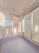 急な雨でも安心の広々インナーバルコニーです