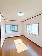 たっぷりの陽光と心地よい風が舞い込みます 