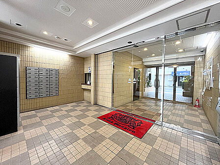 オートロックで共働きや留守の多いご家族も安心の充実したセキュリティ