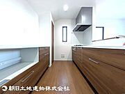 お手入れのしやすいシステムキッチンを採用しております。
