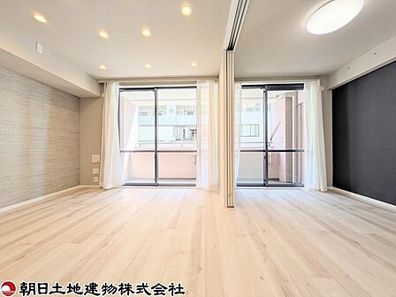 健やかに過ごせるように溢れる光を取り込んだリビングダイニング