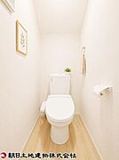 トイレには快適な温水清浄便座付。※家具はイメージです