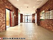落ち着いた雰囲気のエントランス。