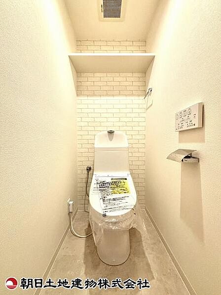トイレには快適な温水清浄便座付。