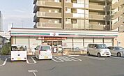【セブンイレブン　厚木栄町1丁目店】　大型トラックも停められるくらい大きな駐車場があります。出入りもしやすいです。