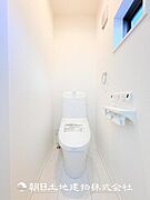 【ウォシュレット付きトイレ】最近では当たり前になってきたウォシュレット付きトイレになります！デリケートな方でも安心してお使いいただけます！