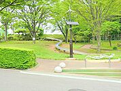 【綾西公園】　きれいに整備されて、木立が風に揺れてとても、落ち着く公園です。