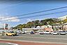 周辺：【セブンイレブン　厚木恩名片岸店】870ｍ　駐車場も広く停車しやすいです。お手洗いが凄く綺麗でレジ対応も親切丁寧です。