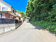 【前面道路含む現地】区画整理地となりますので、街並みも綺麗です！