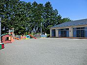 【わかば保育園】　駅からも近く周りものどかな場所なのでゆったり過ごせる保育園です。