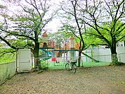 【やなせ幼稚園】　座間駅より徒歩で10分です。園舎はとても綺麗で設備も充実していて素晴らしいです。 園庭も広いです。