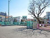 【ひばりが丘保育園】　住宅地に密集している為、子供達の元気な声がよく聞こえます。 車の交通量も少ないので安心して通園できます。 