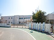【座間市立中原小学校】　座間市と海老名市の境にあり、住宅街の中にあります。校庭が広いです。