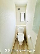 【ウォシュレット付きトイレ】最近では当たり前になってきたウォシュレット付きトイレになります！デリケートな方でも安心してお使いいただけます！