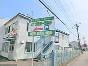 【フラワーランド　愛川店】　日用雑貨や園芸用品、花などもあり、雰囲気は倉庫建のスーパーマーケット。
