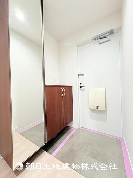 【玄関】姿見付きの玄関です♪
