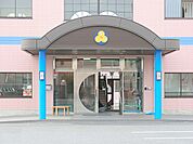 【伊勢原八雲幼稚園】　とても大きな幼稚園で、園舎も園庭も広く綺麗です。 設備関係、遊具も充実しており、いう事なしです。