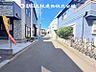外観：【前面道路＋現地写真】交通量の少ない前面道路は、小さなお子様がいるご家庭も安心です♪