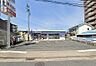 周辺：【ローソン　座間駅前店】　車の大通り沿いにあります。駅に近いコンビニになりますので、利用するお客さんは多いです。