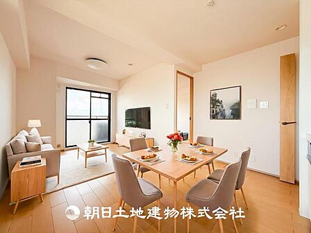 【LDK (約10.1帖)】※画像は実際の室内写真をもとに、家具・調度品の配置例をCG合成したもので、実際とは多少異なります。また、家具等は販売価格に含まれません。