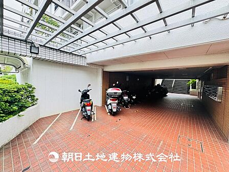 【バイク置き場】