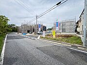 【現地写真】現状更地につき、設計プランが決まり次第スムーズに建築に移行できます。落ち着いた住環境を、ぜひ現地でご確認ください。