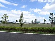 千種ふれあい公園 徒歩7分。大きな木々に囲まれた自然がいっぱいの公園です。すべり台やブランコなどの遊具もあります。 500m