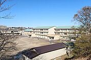 市原市立辰巳台西小学校 徒歩5分。トウキョウサンショウウオが棲む、自然豊かな学校です。「やさしく、かしこく、たくましく」を合い言葉にのびのびと学習や運動に取り組まれています。 350m