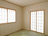 室内：【和室/同仕様】客間や家事室、書斎、お子様のプレイルームなど、多用途に重宝するやすらぎの和室です。※実際とは異なる場合があります。