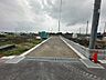 その他：【前面道路含む現地写真】JR内房線「巌根」駅まで徒歩9分。人感センサー付き玄関灯やTVモニター付きインターホン、防犯カメラなどが設置され、防犯面に配慮されています。