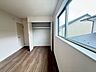 洋室：【2階中央洋室/約6帖】収納付きですので、住空間を広く使うことができます。