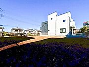 【外観】周辺環境とのコラボレーションにより明るく開放的な空間！落ち着いたお洒落な外観で機能的な生活！