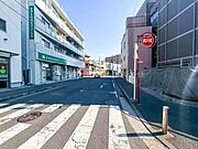 【外観】低層の一戸建を中心とした街並が続き周辺は陽当り良好！採光や開放性に恵まれた住環境となります！ 