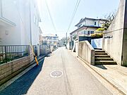 【外観】低層の一戸建を中心とした街並が続き周辺は陽当り良好！採光や開放性に恵まれた住環境となります！