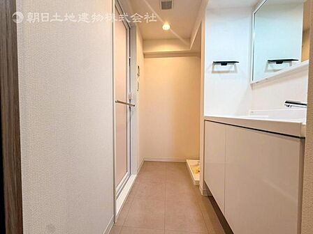 【洗面・脱衣所】使用頻度の高い場所だからこそ便利な空間に。多人数での使用も考えた便利な空間です。