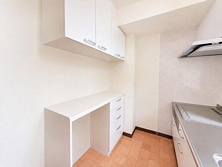 大きなカップボードもついているので、食器や家電の置き場にも困りません!
