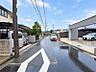 外観：【外観】周辺にもきれいな家が立ち並びきれいで静かな住宅地です。清潔感のあるデザインになります！ 