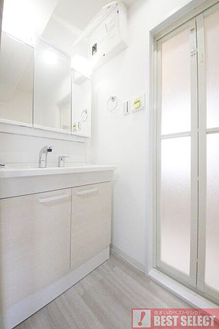 ■朝の身だしなみもしっかりとできる洗面化粧台