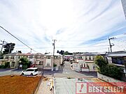 ■前面道路は北西側6ｍ公道で車庫入れもスムーズ